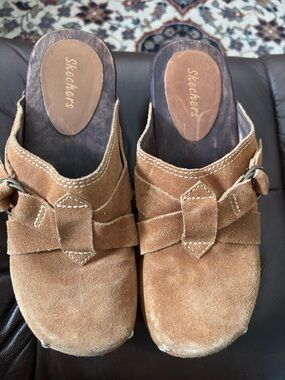 Skechers Women's Tan Suede Slip-On wooden sole Clogs